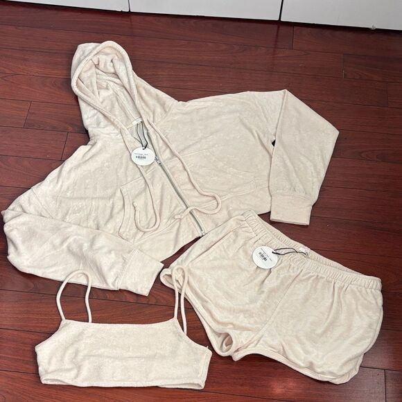 Elegant Cream Hoodie and Shorts Set - Picture 1 of 14